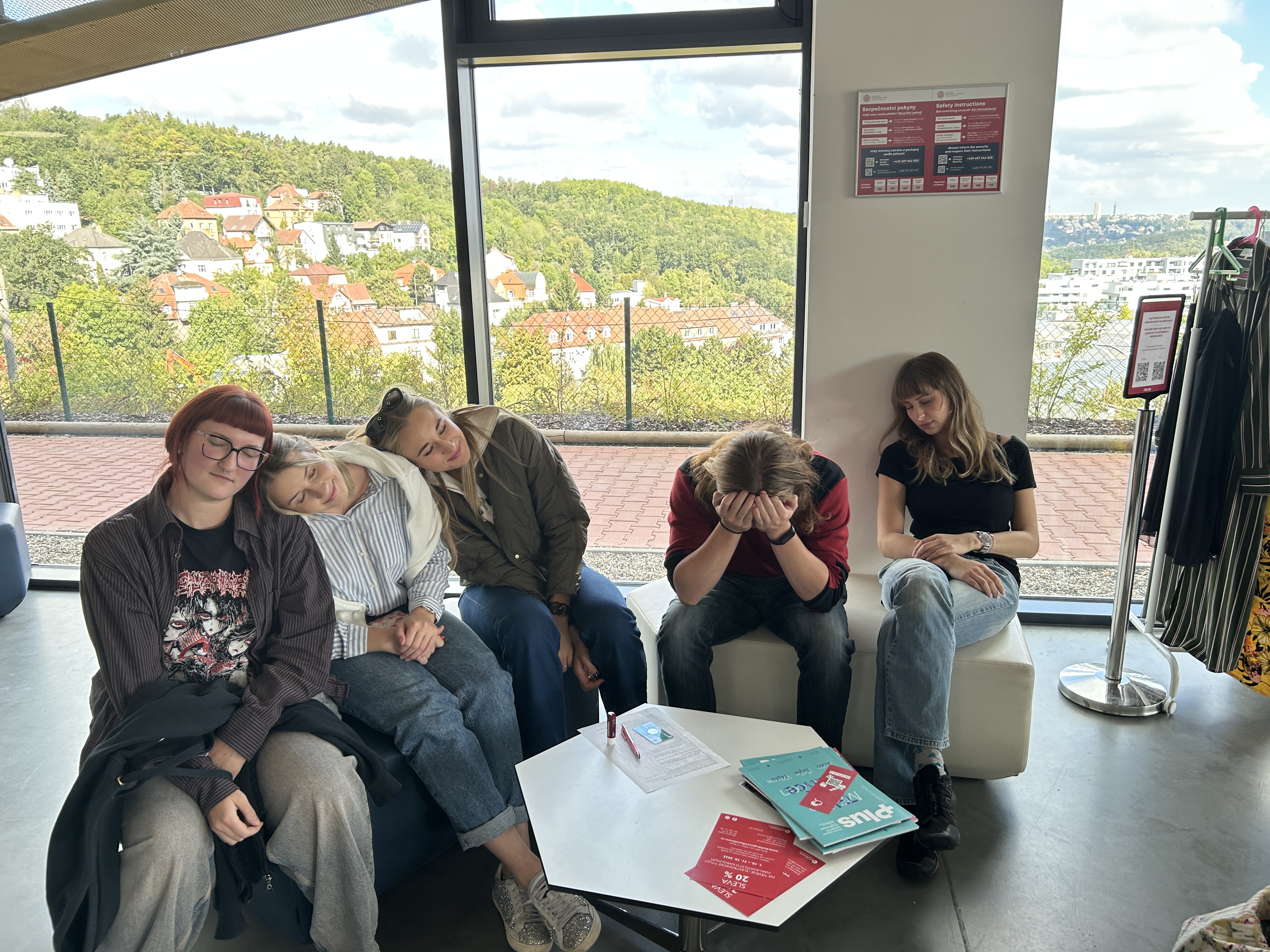 spaní- činnost která se na VŠ obvykle nedělá