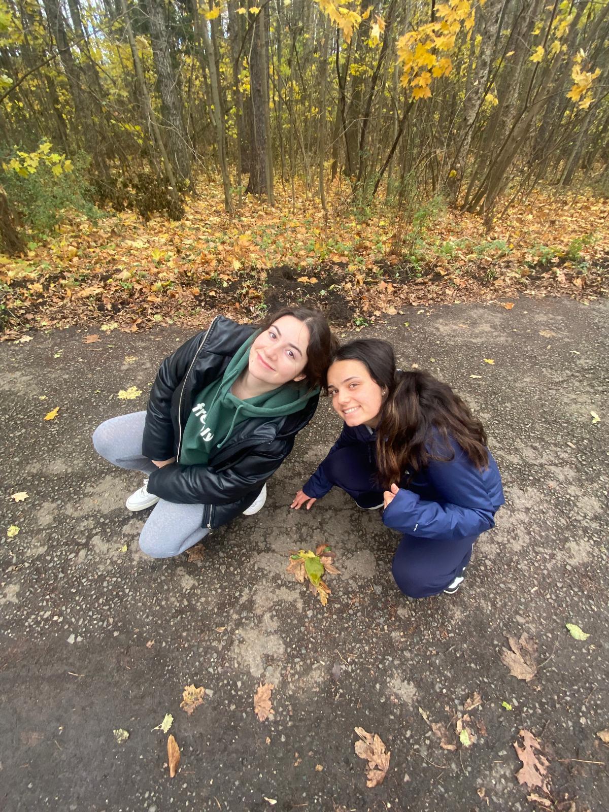 Altea Fernández and Carmen Martín